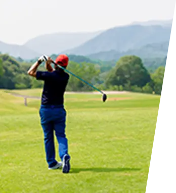 製造業 2代目社長 B様のゴルフしている後ろ姿の写真